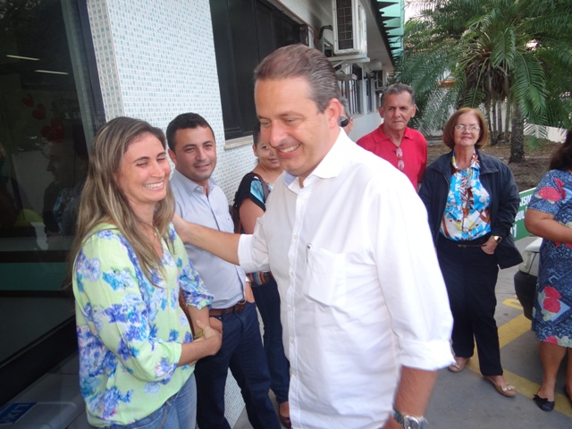 Eduardo Campos visita o Hospital da Mulher e critica governo da presidente Dilma
