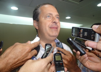 Eduardo Campos visita o Hospital da Mulher e critica governo da presidente Dilma