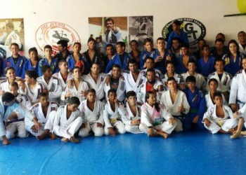 Seminário em Senhor do Bonfim aborda técnicas avançadas de jiu jitsu