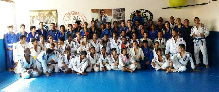 Seminário em Senhor do Bonfim aborda técnicas avançadas de jiu jitsu