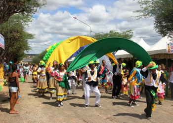 Em clima de Copa do Mundo Queimadas realizou a tradicional lavagem e muitas atrações balançaram os foliões