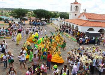 Em clima de Copa do Mundo Queimadas realizou a tradicional lavagem e muitas atrações balançaram os foliões
