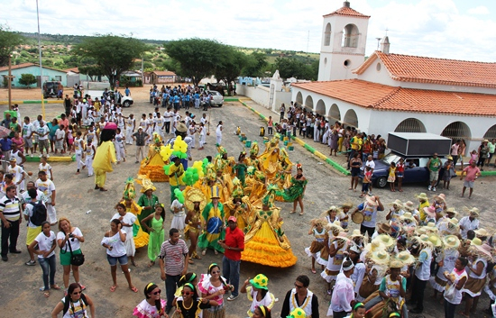 Em clima de Copa do Mundo Queimadas realizou a tradicional lavagem e muitas atrações balançaram os foliões
