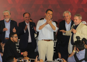 Salvador – Presença de Lula em ato da chapa governista empolga militância petista e aliada