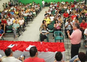 Durante evento em Valente, deputado Rosemberg Pinto critica oposição pelos ataques ao PT