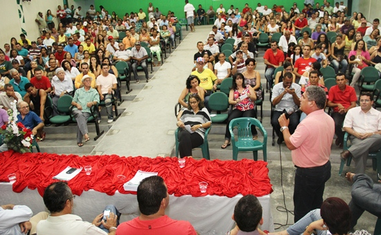 Durante evento em Valente, deputado Rosemberg Pinto critica oposição pelos ataques ao PT