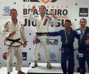 Atletas bonfinenses são campeões brasileiros de Jiu Jitsu em São Paulo