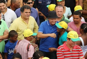 Zé Filho fez política ao lado de João carlos Bacelar (D) e Adolfo Menezes (E). 