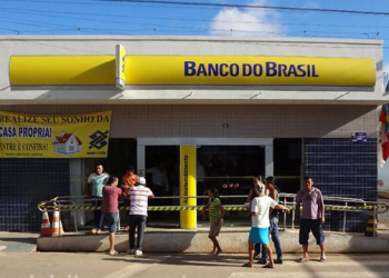 Bandidos sequestram gerente e assaltam Banco do Brasil