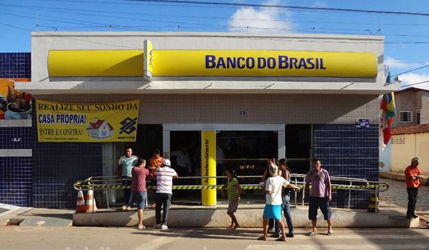 Bandidos sequestram gerente e assaltam Banco do Brasil