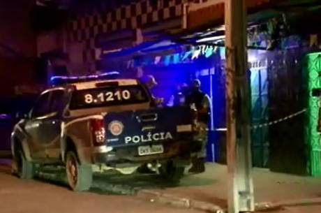 Grávida é morta e mulher fica gravemente ferida dentro de bar
