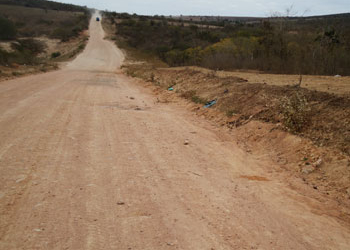 Motociclista morre após colidir contra poste; homem seria foragido da Justiça