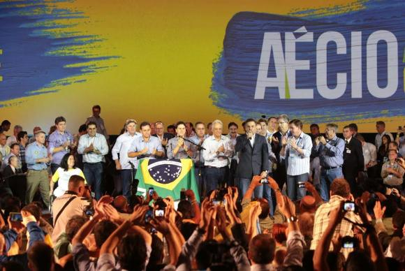 Aécio Neves é oficializado candidato a presidência pelo PSDB