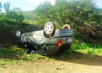 Servidor do INSS capota veículo na BA 411 entre Ichu e Candeal