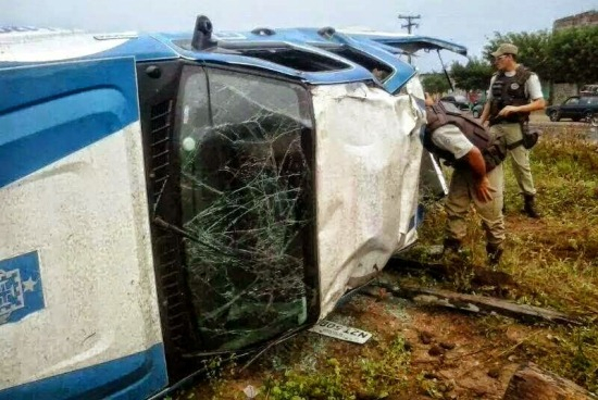 Policial Civil morre em capotamento de viatura na BA 046