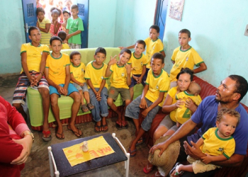 Repercussão da reportagem sobre casal que tem 12 filhos homens com nomes iniciado com a letra R, atrai equipes de TV