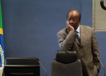 Joaquim Barbosa renuncia à relatoria do processo do mensalão