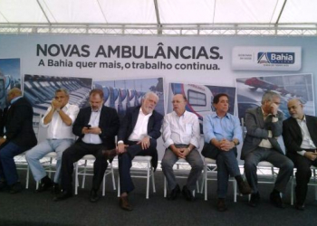 Governador entrega ambulâncias a municípios sugeridos pelos deputados