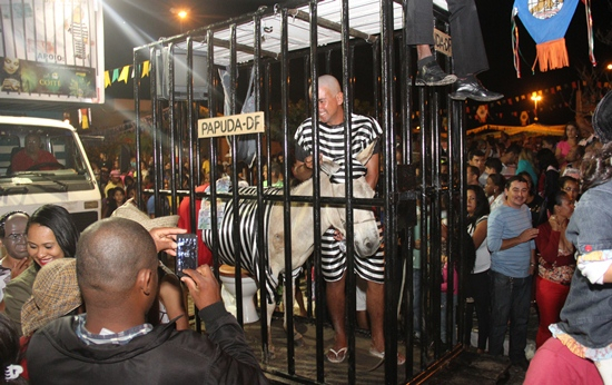 Coité – Jegue Mensaleiro foi tema do Forró Jegue em Aroeira