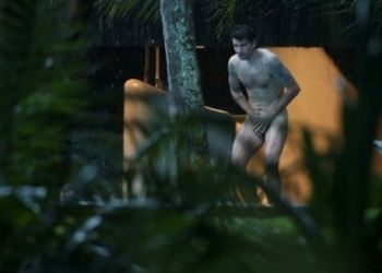 Jogadores da Croácia são flagrados nus em piscina de hotel na Praia do Forte