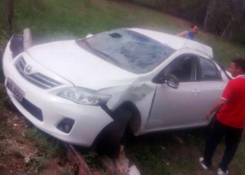 Capela do Alto Alegre – Médico tenta desviar de moto e capota veículo na BR 349