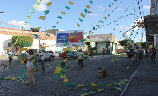 O verde e amarelo começa a colorir as ruas de Conceição do Coité
