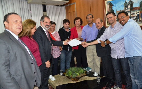 Comissão da UFNB é recebida pelo presidente da Assembleia Legislativa