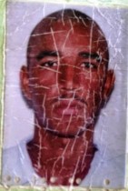 chovia no momento e o mesmo estava com uma barra de ferro.