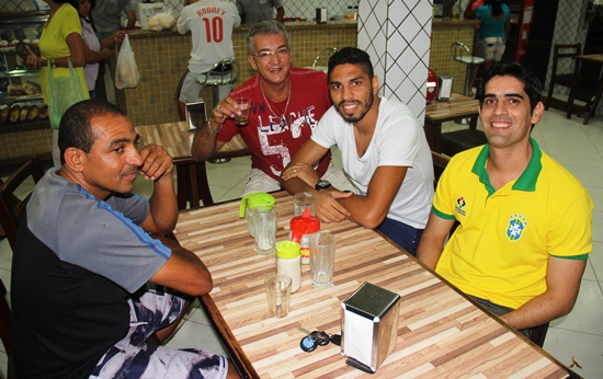 Recesso da Copa: Wallace aproveita folga para visitar familiares e amigos em Coité