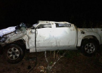 Homens roubam caminhonete e sofrem acidente na BR-101