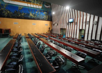 Oito deputados tentam Câmara e seis desistem de reeleição