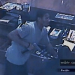 Ladrão percebe erro durante roubo a hotel e começa a chorar