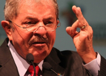 Para Lula, a política está “desmoralizada e apodrecida”