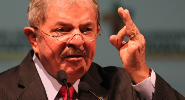 Para Lula, a política está “desmoralizada e apodrecida”