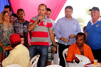 Retirolândia – Advogado desponta como líder político e apresenta Alex da Piatã e Ronaldo Carletto candidatos a deputados
