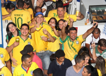 Torcedor coiteense volta às ruas para comemorar vitória brasileira