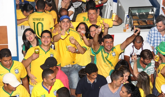 Torcedor coiteense volta às ruas para comemorar vitória brasileira
