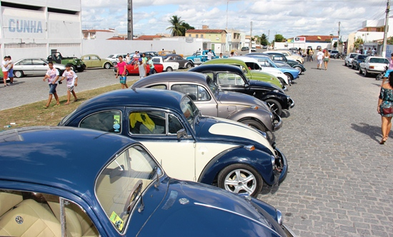 Quantidade de veículos no Encontro de Fuscas e Carros Antigos de Coité superou as expectativas da coordenação