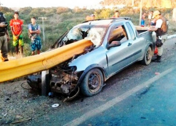 Milagre em Bom Jesus da Lapa: idoso escapa da morte com guard-rail atravessando no carro