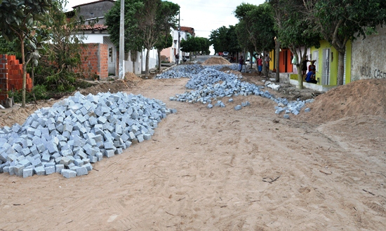 Prefeitura consegue aproximadamente R$ 1 milhão e meio para calçamento de ruas