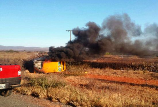Carro forte é incendiado por quadrilha na região de Irecê