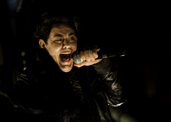 Ex-vocalista da Calcinha Preta arrasta multidão em Marcha para Jesus em Irecê