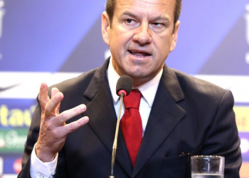 Dunga é anunciado oficialmente como novo técnico da seleção Brasileira