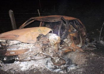 Homem morre carbonizado depois de bater veículo em carreta na BR 324, próximo a Vila Aparecida