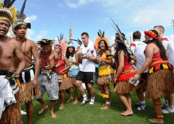 Seleção da Alemanha doa 10 mil euros para índios pataxós