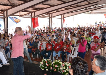Joseildo lança candidatura à reeleição com festa em Alagoinhas