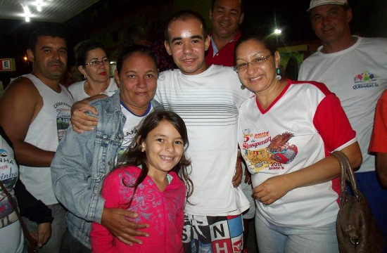 Queimadas: familiares e amigos fazem festa para receber jovem 48 dias depois de sofrer grave acidente na Argentina