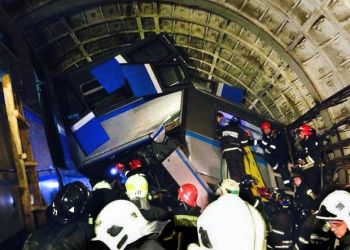 Trem descarrila no metrô de Moscou e deixa mortos