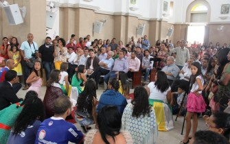 Eles quase não se olharam