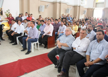 Missa pelo aniversário de Santaluz é marcada pela presença de candidatos ao Governo, Senado e deputado